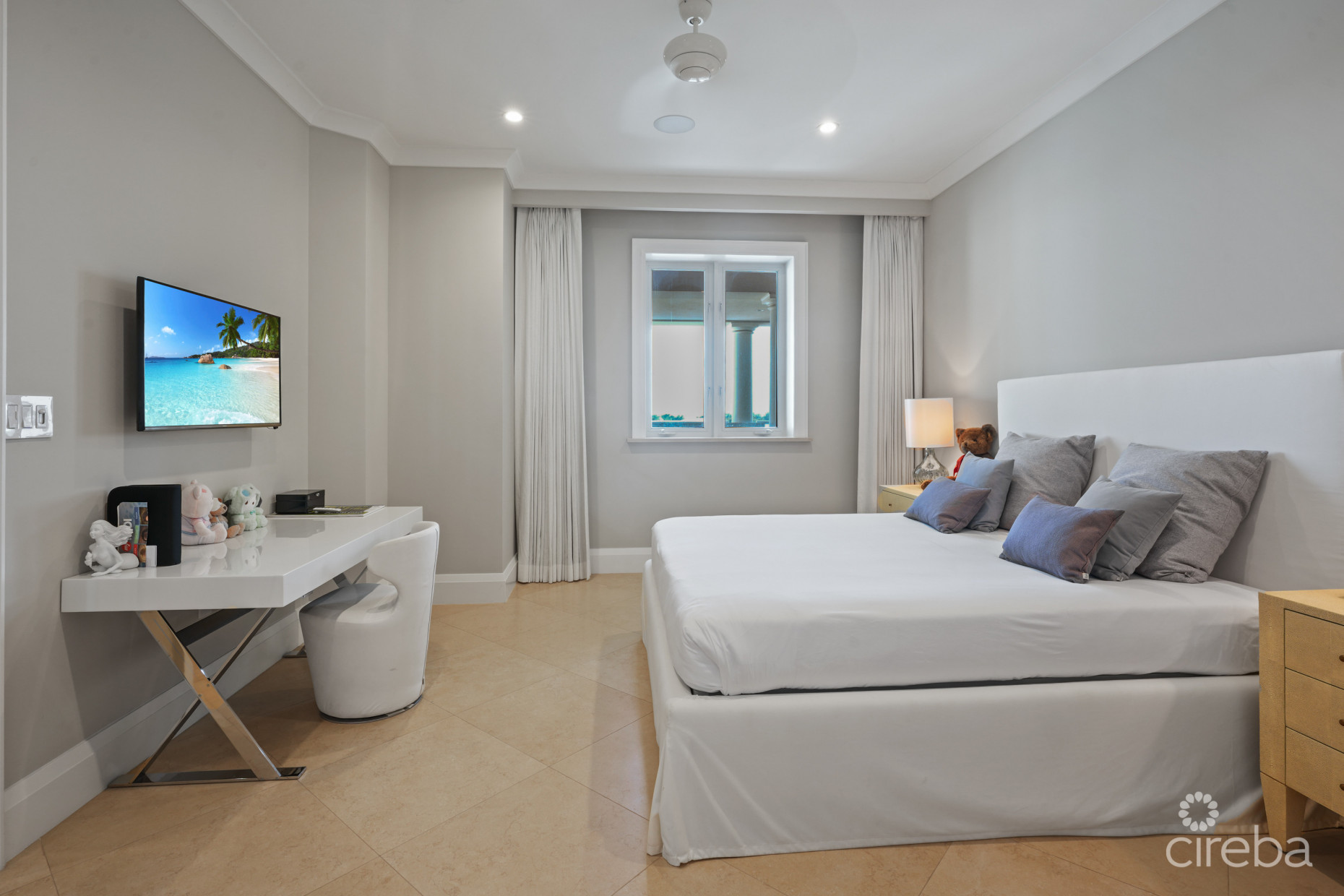 THE WATERCOLOURS 503, SEVEN MILE BEACH