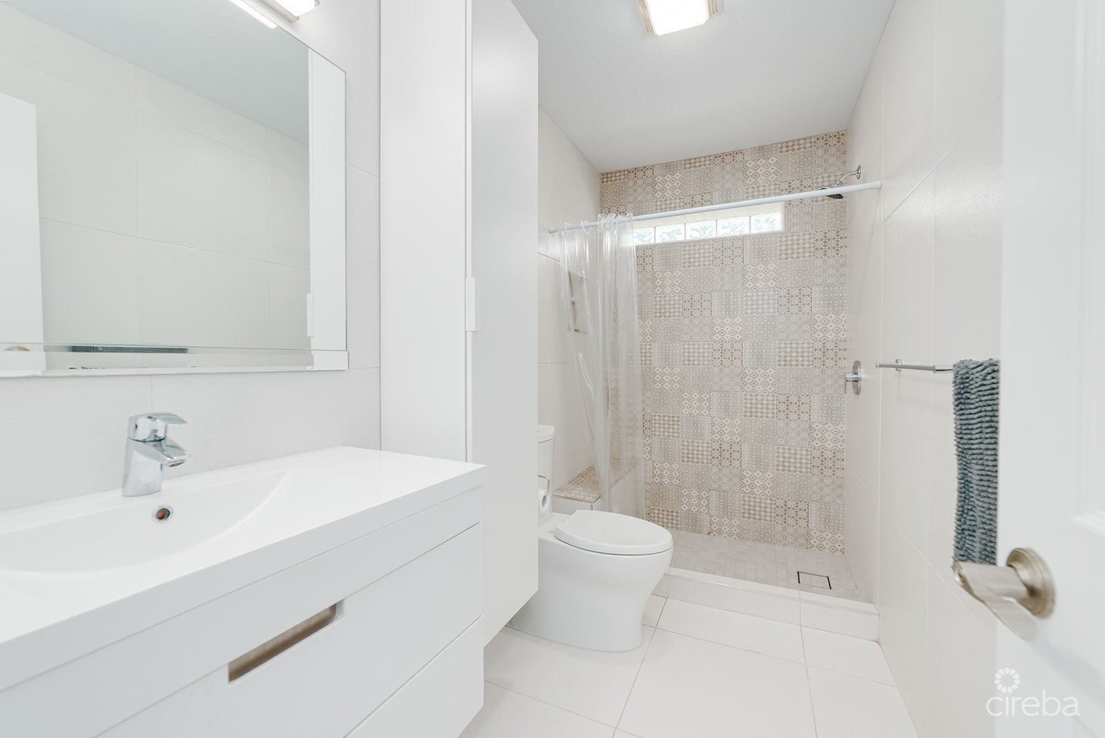 LAKESIDE #D127: PRIME ENTRY-LEVEL INVESTMENT NEAR CAMANA BAY