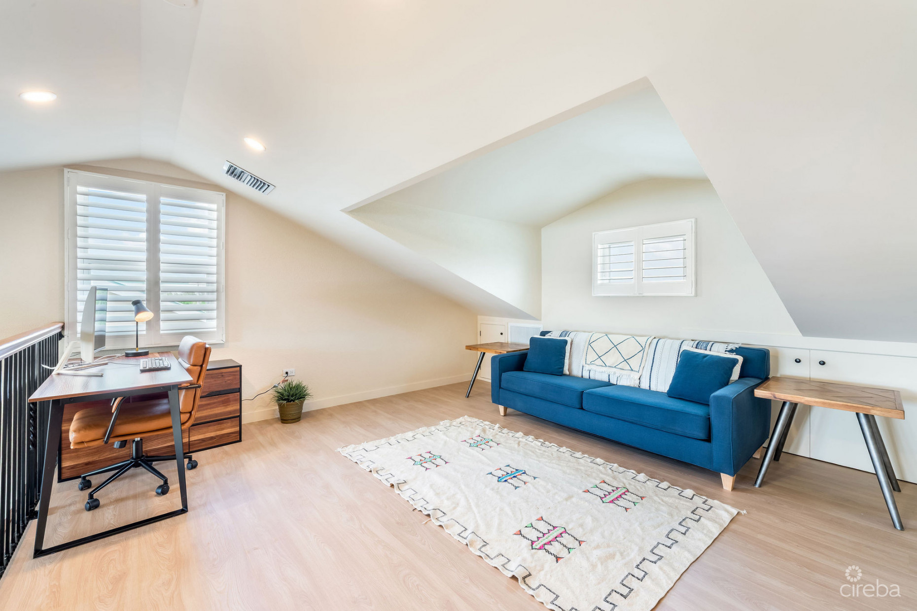 SUPERB VALUE AND VIEWS ON SPOTTS BEACH - 15 CORAL BAY VILLAGE