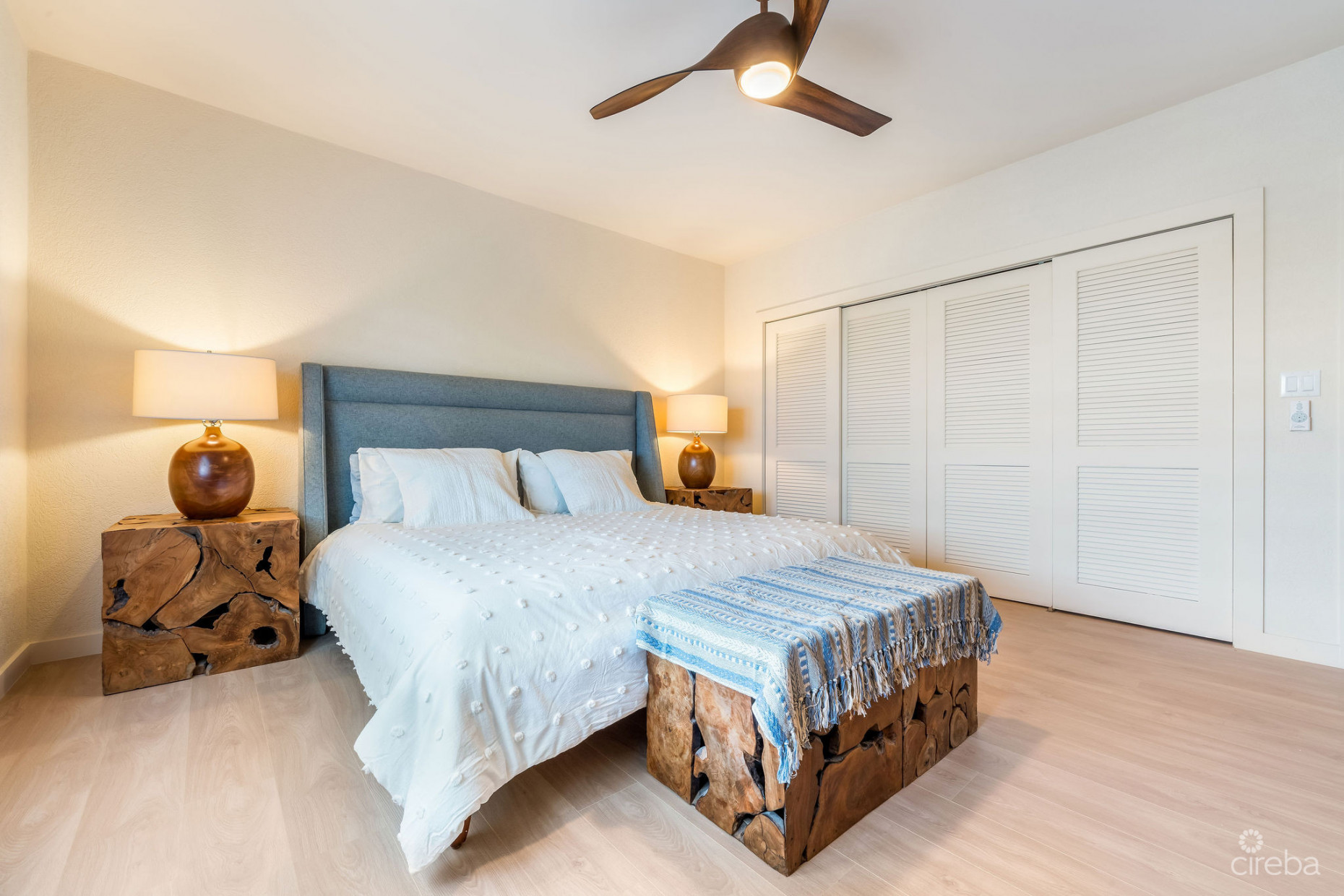 SUPERB VALUE AND VIEWS ON SPOTTS BEACH - 15 CORAL BAY VILLAGE