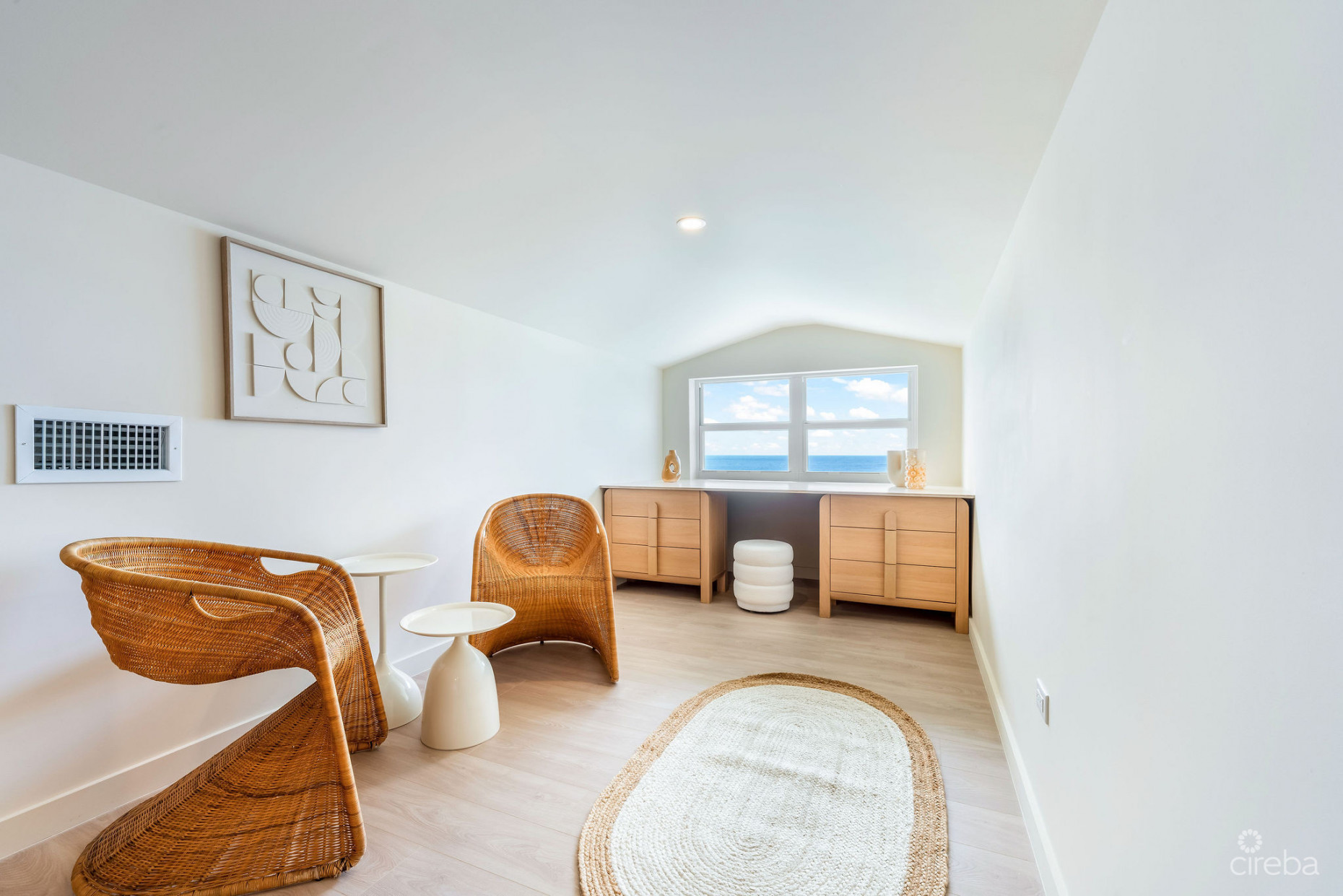 SUPERB VALUE AND VIEWS ON SPOTTS BEACH - 15 CORAL BAY VILLAGE