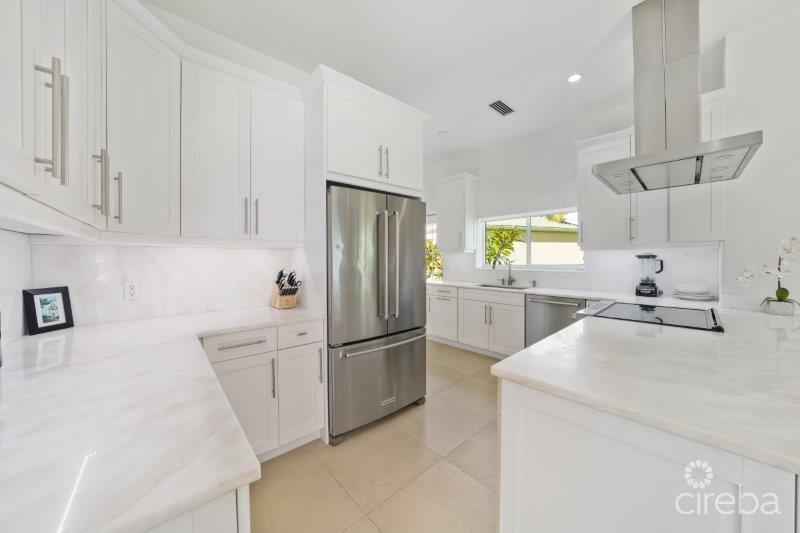 UNIQUE PATRICK'S ISLAND CANALFRONT W GUEST HOUSE | 3 CAR GARAGE