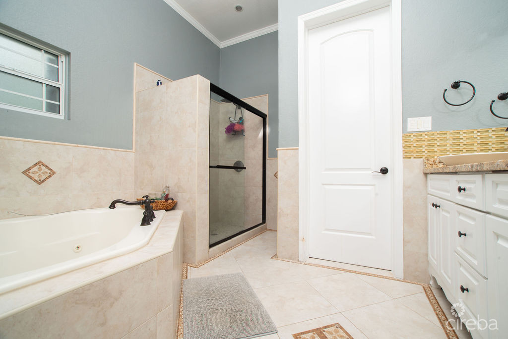 CANAL FRONT - FAMILY HOME SAVANNAH