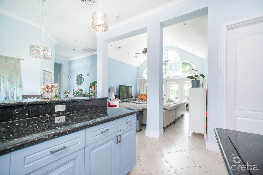 CANAL FRONT - FAMILY HOME SAVANNAH