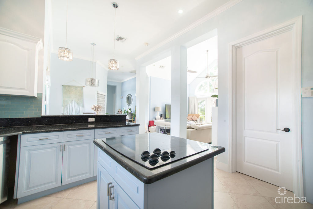 CANAL FRONT - FAMILY HOME SAVANNAH