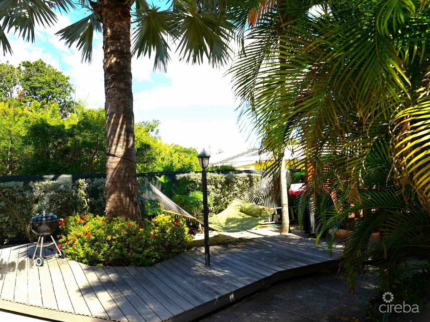 BOHO BEACH STUDIO 20 STEPS TO THE BEACH!