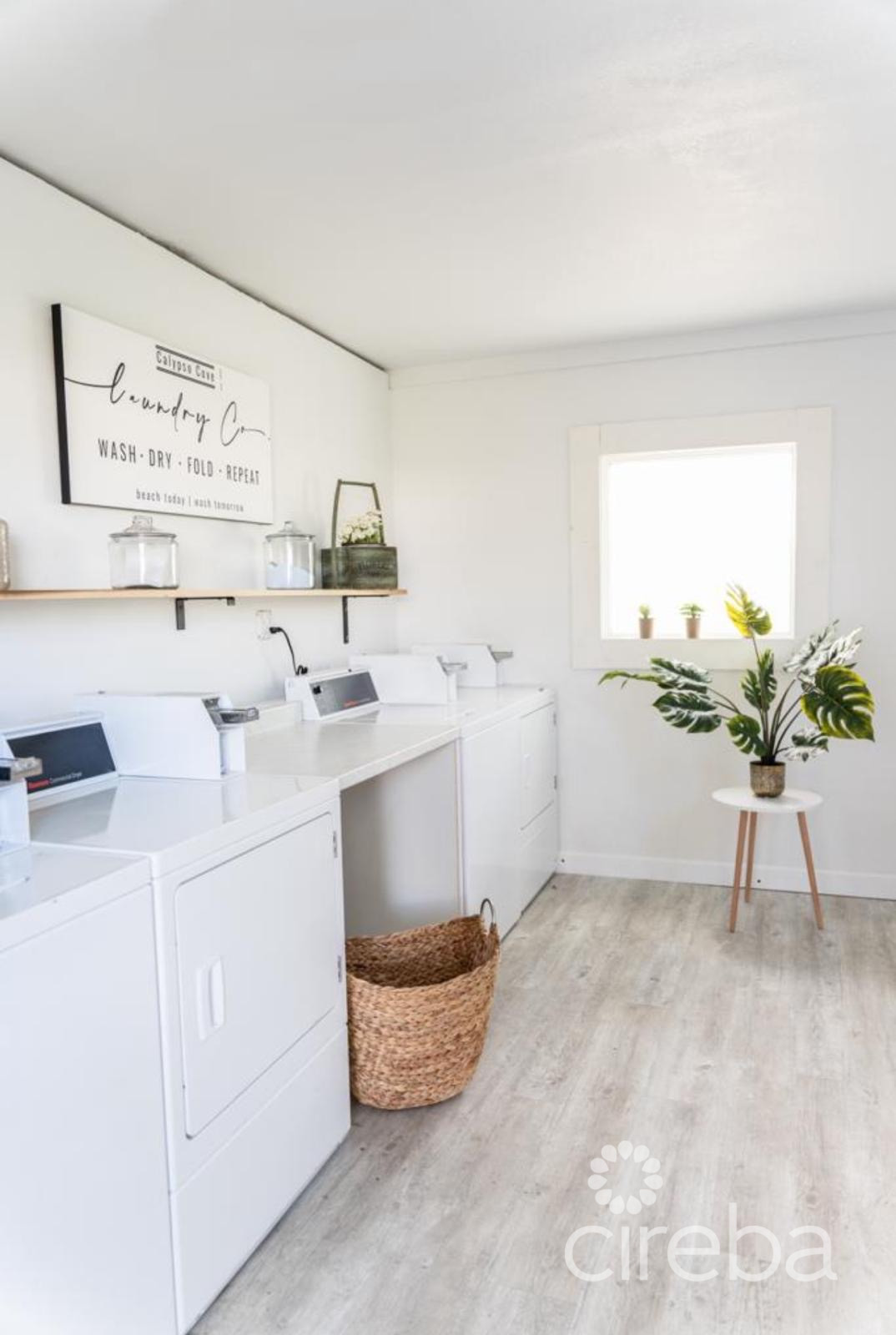 BOHO BEACH STUDIO 20 STEPS TO THE BEACH!