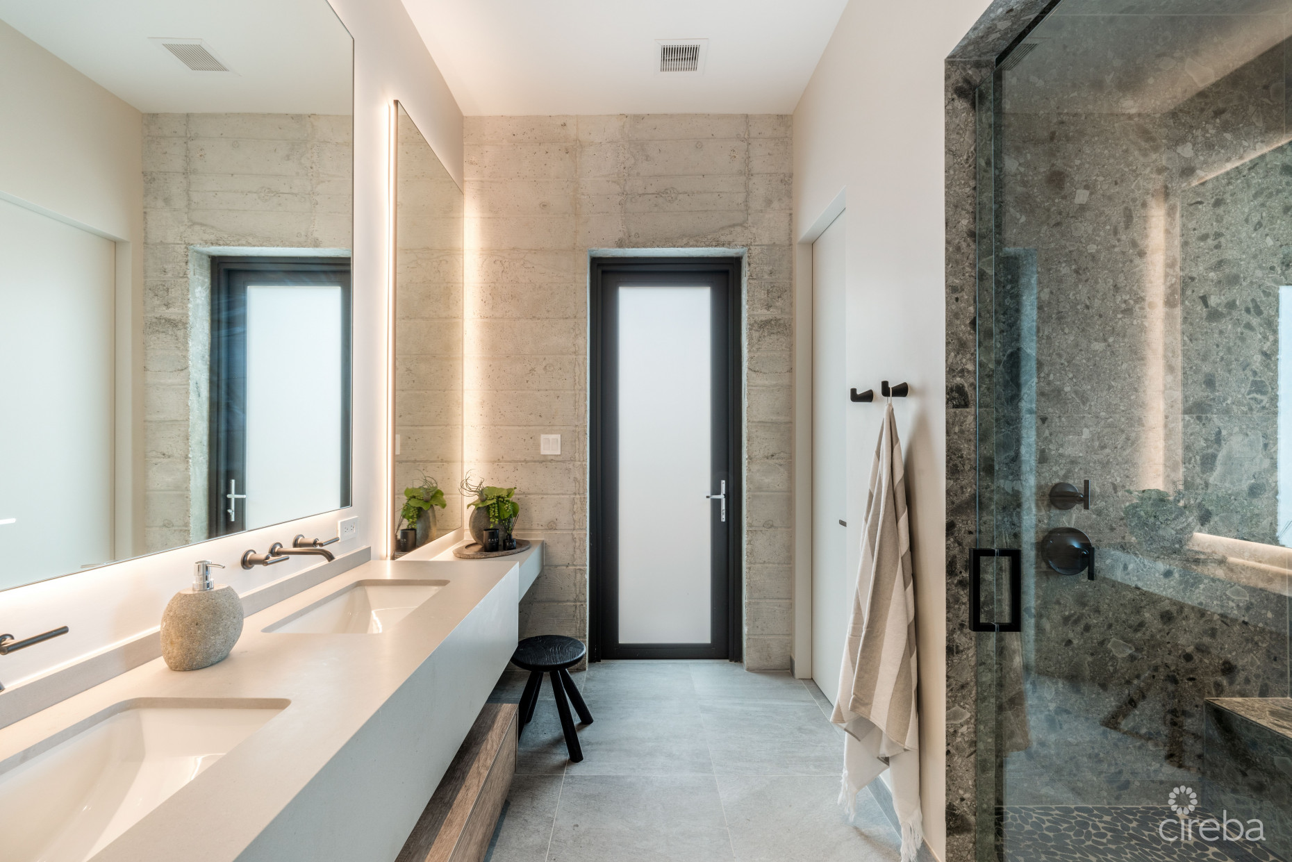 BELLA ROCCA, EAST END LUXURY VILLA