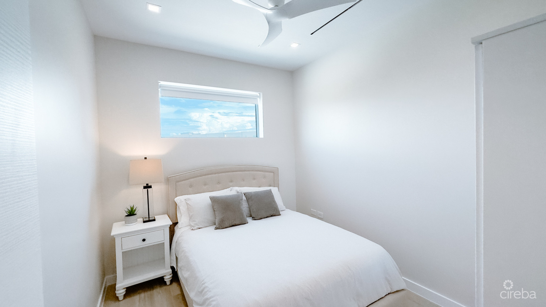 ONE CANAL POINT - SEVEN MILE BEACH