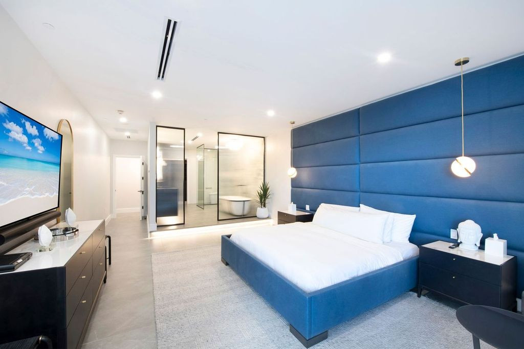 Ritz Carlton Residences #509