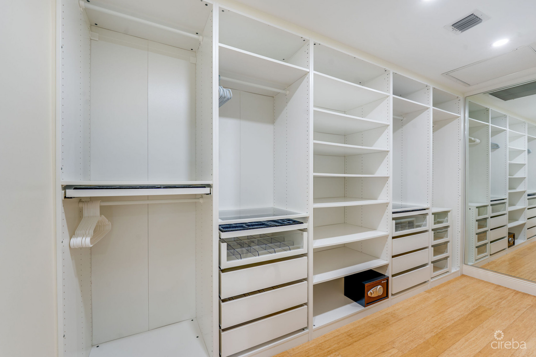 BRITANNIA REGENTS COURT | 4-BED TWO-STOREY HOME IN SMB CORRIDOR