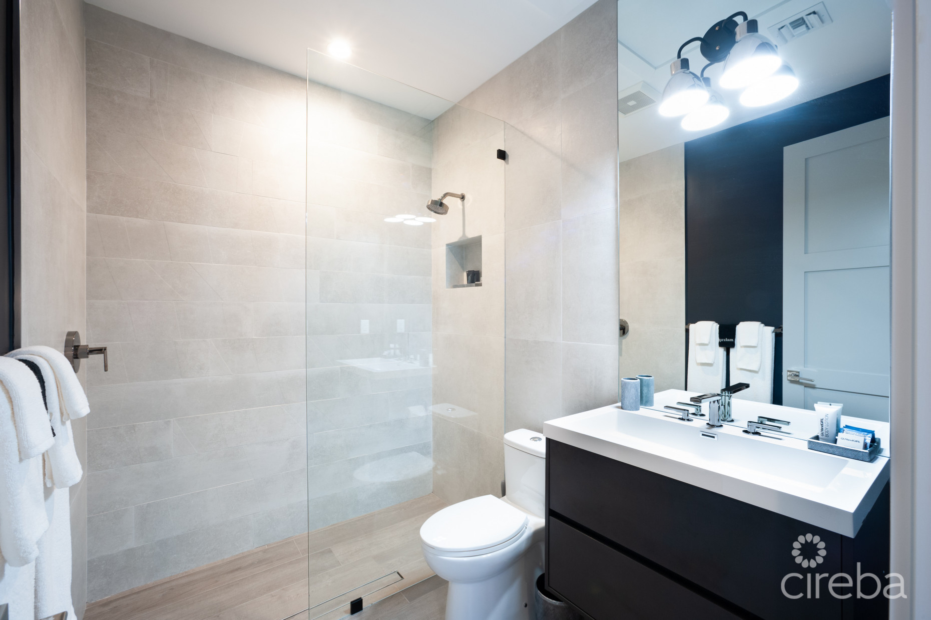 BLACK URCHIN: PRIVATE BEACHFRONT ESTATE