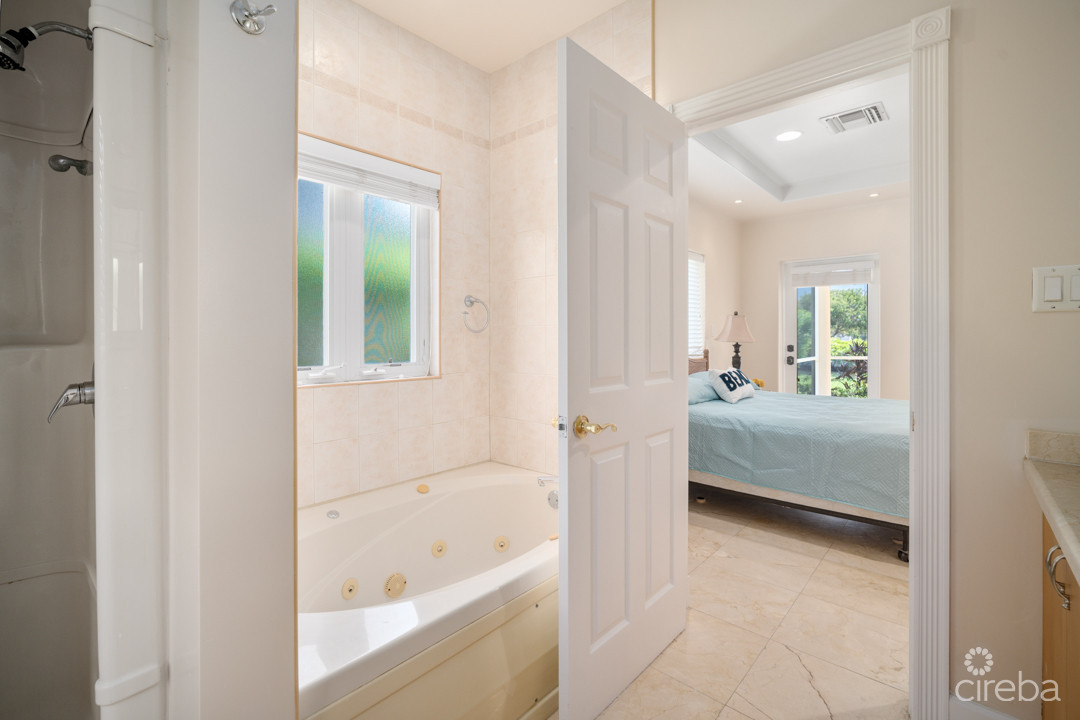 YACHT CLUB VILLAS W DOCK