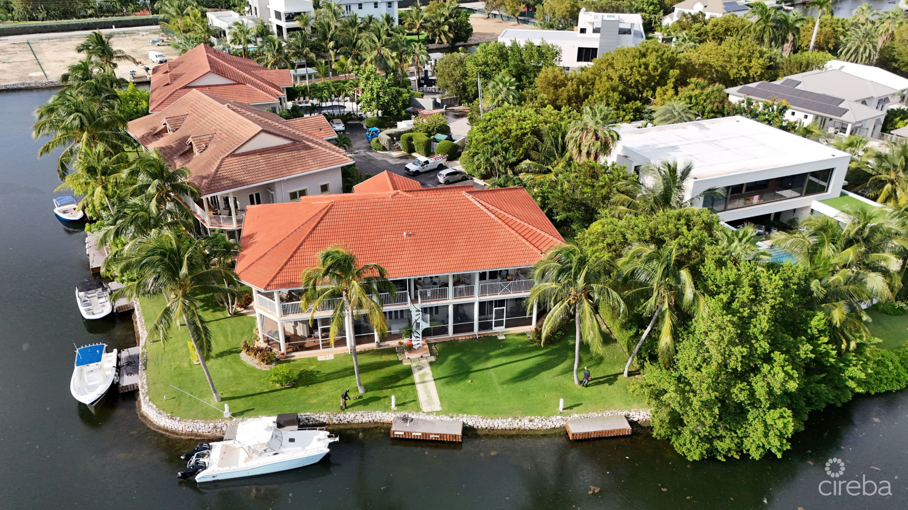 YACHT CLUB VILLAS W DOCK