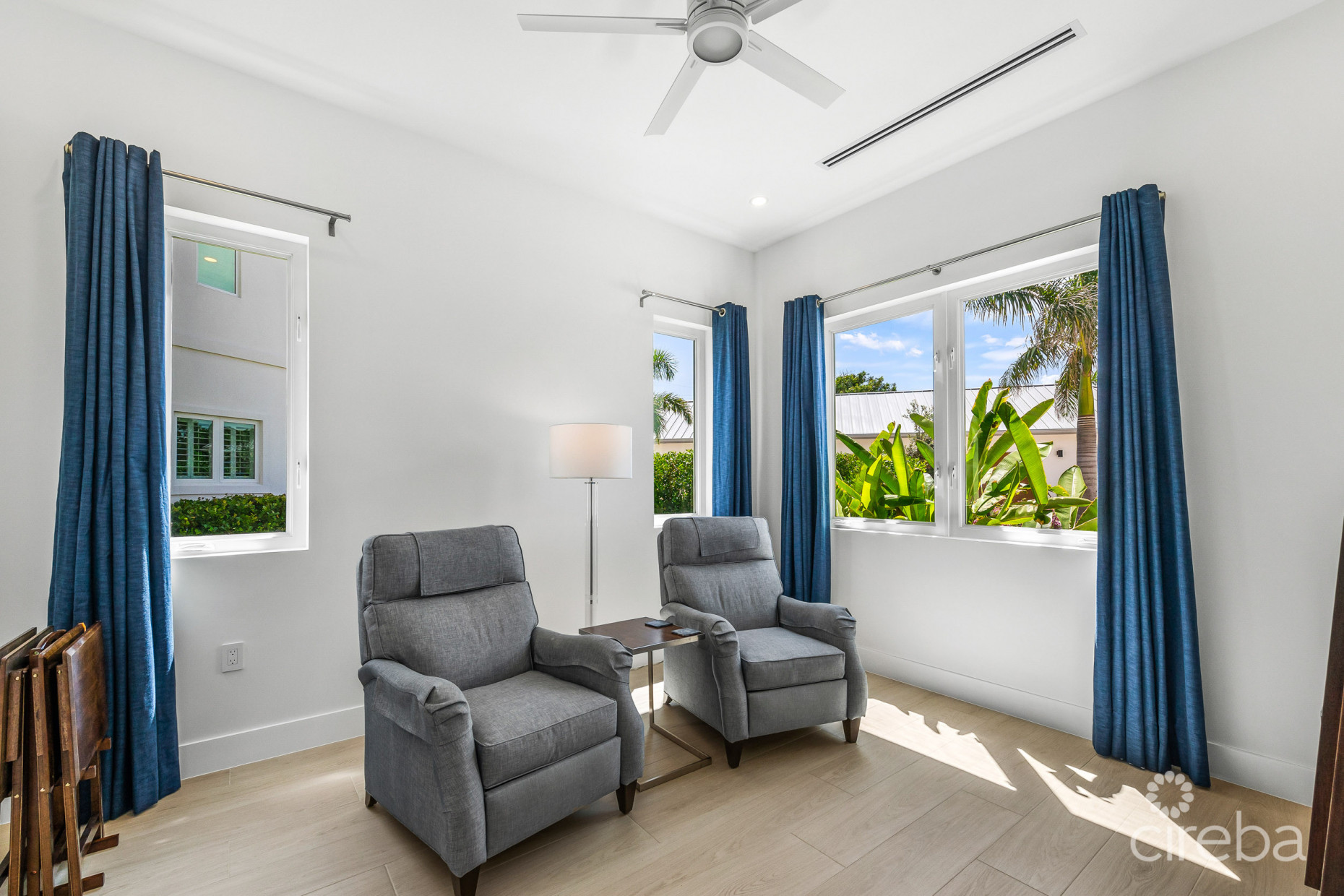 OCEANS 9  VILLA 7  WEST BAY LUXURY BEACHVIEW DETACHED HOME