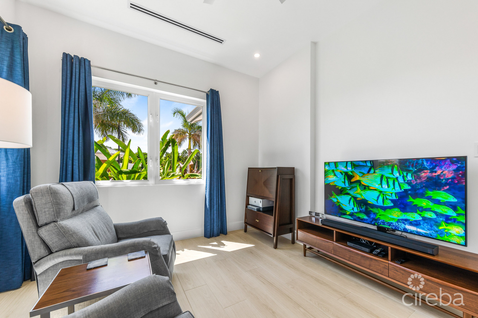 OCEANS 9  VILLA 7  WEST BAY LUXURY BEACHVIEW DETACHED HOME