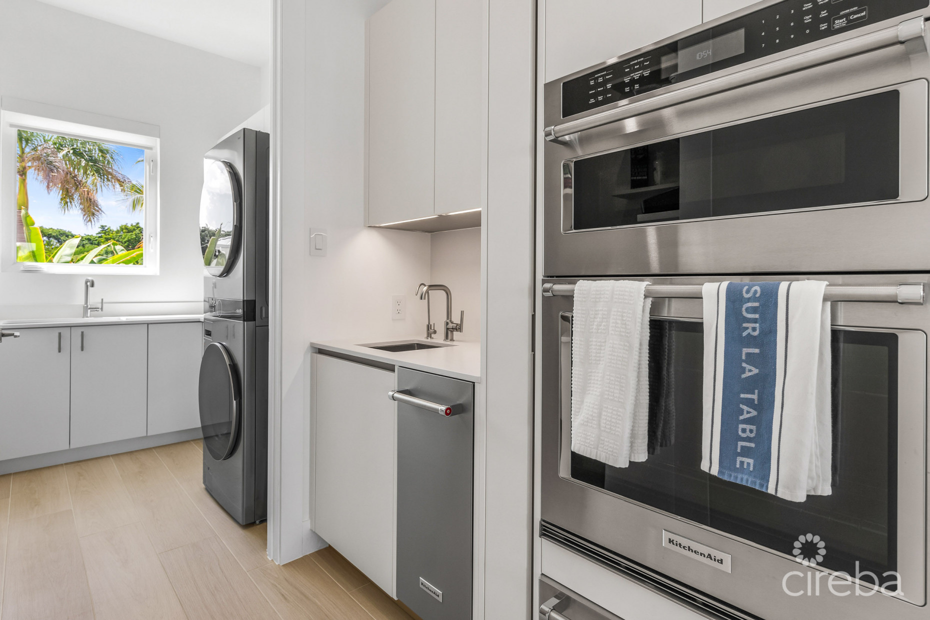 OCEANS 9  VILLA 7  WEST BAY LUXURY BEACHVIEW DETACHED HOME