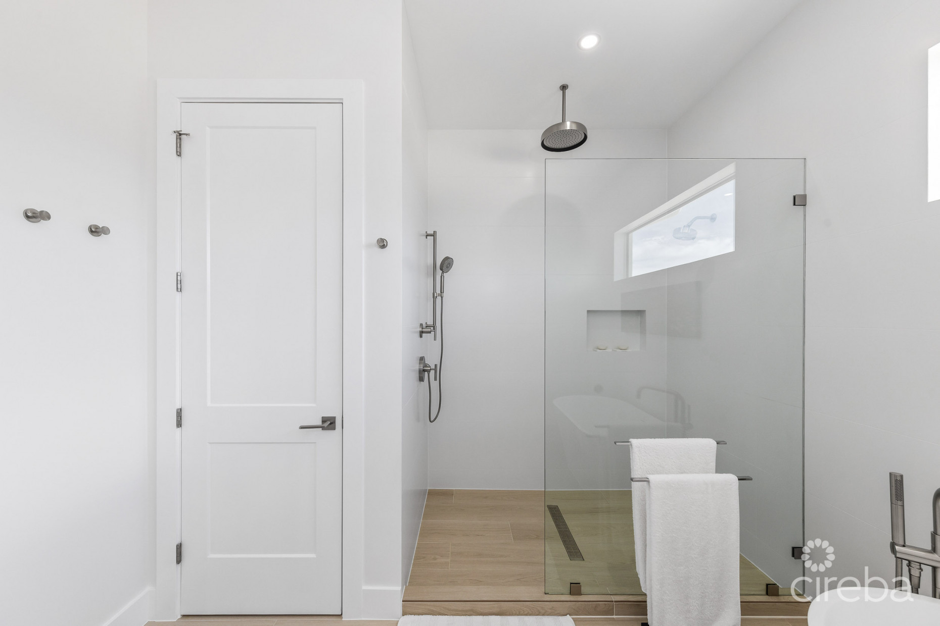 OCEANS 9  VILLA 7  WEST BAY LUXURY BEACHVIEW DETACHED HOME