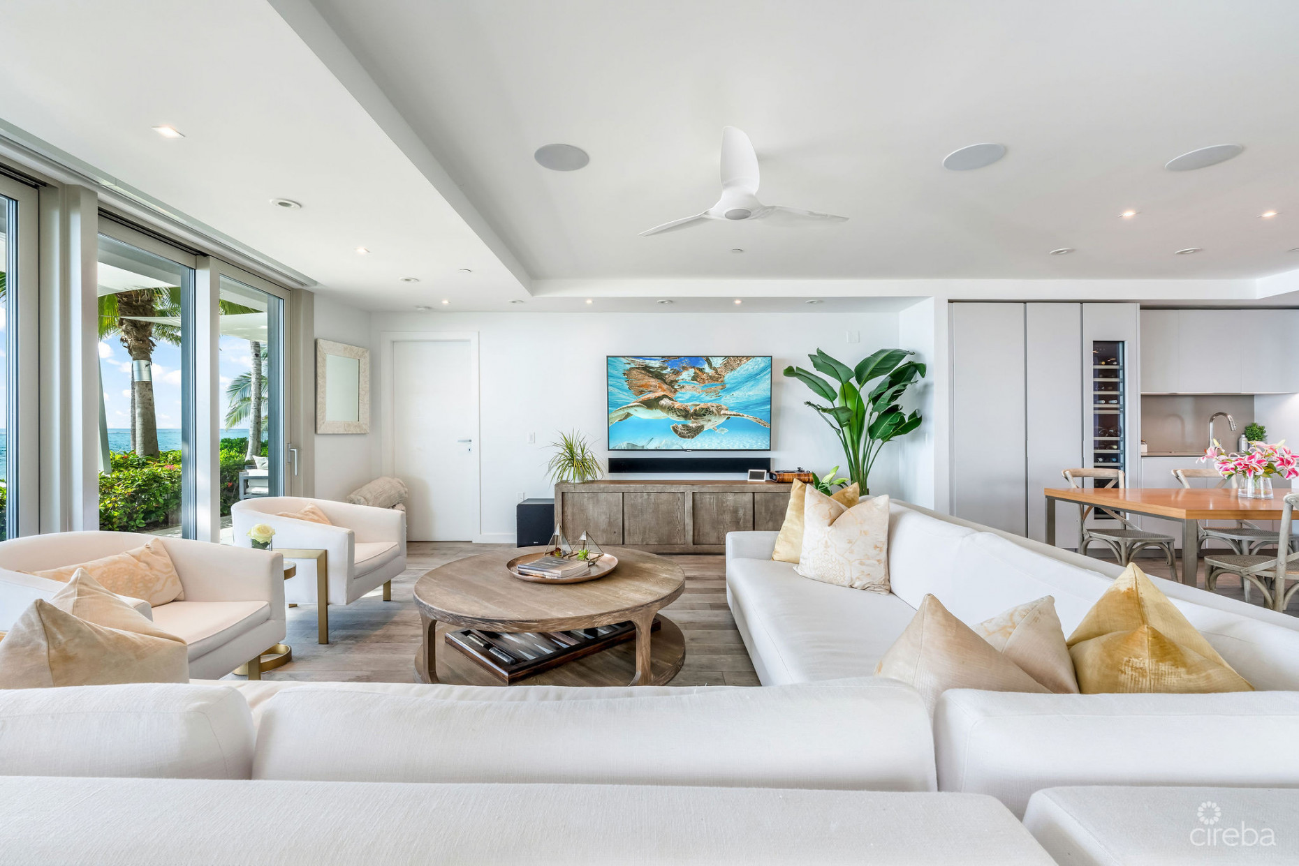 TIDES 102, EXCLUSIVE BEACHFRONT VILLA