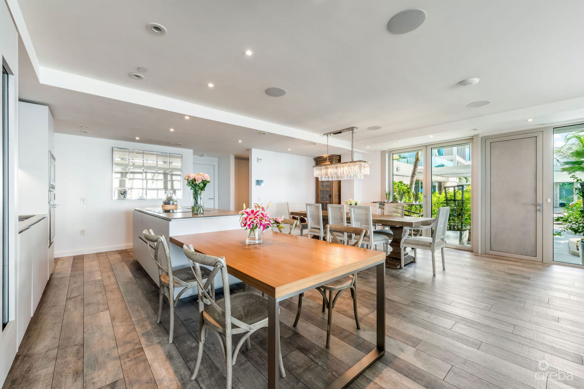 TIDES 102, EXCLUSIVE BEACHFRONT VILLA