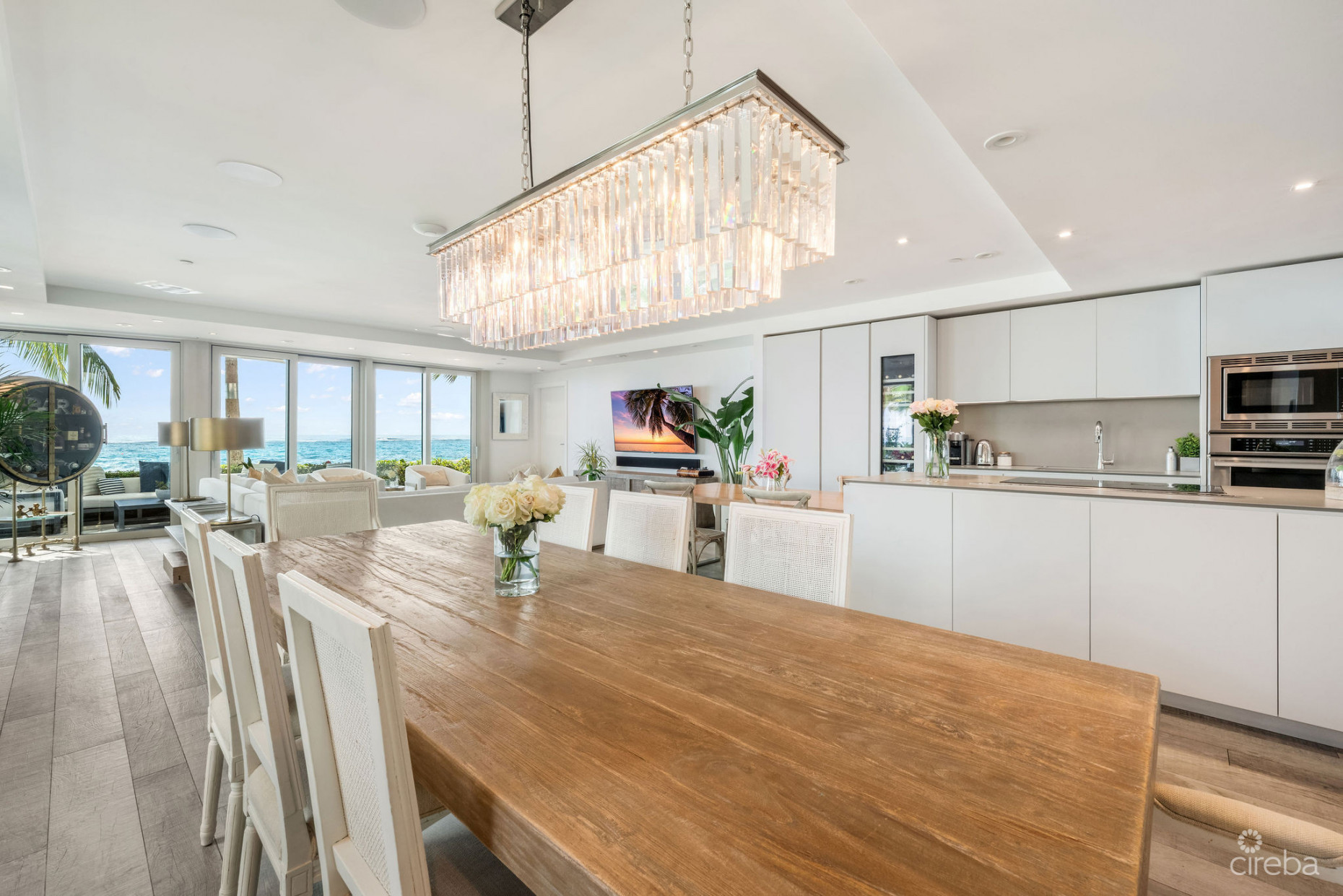 TIDES 102, EXCLUSIVE BEACHFRONT VILLA