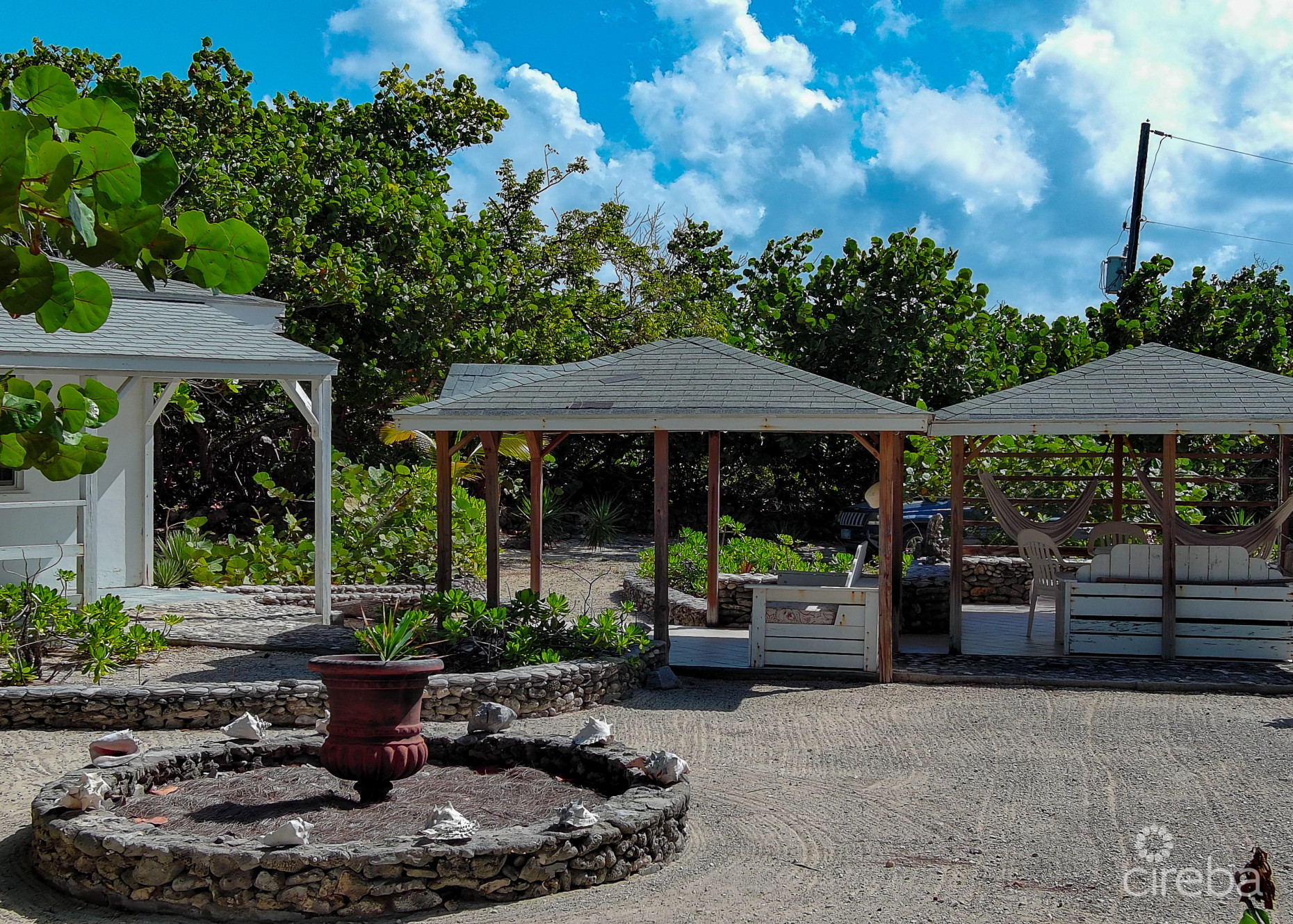 MR. V'S POSTO AL SOLE