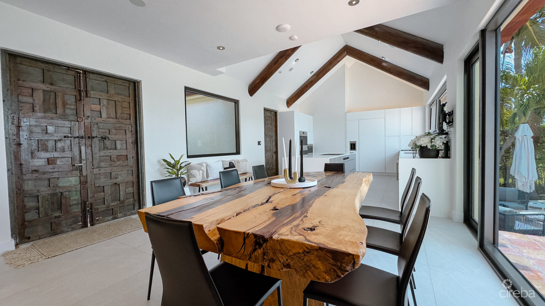 CRYSTAL HARBOUR - OCEAN FRONT HOME