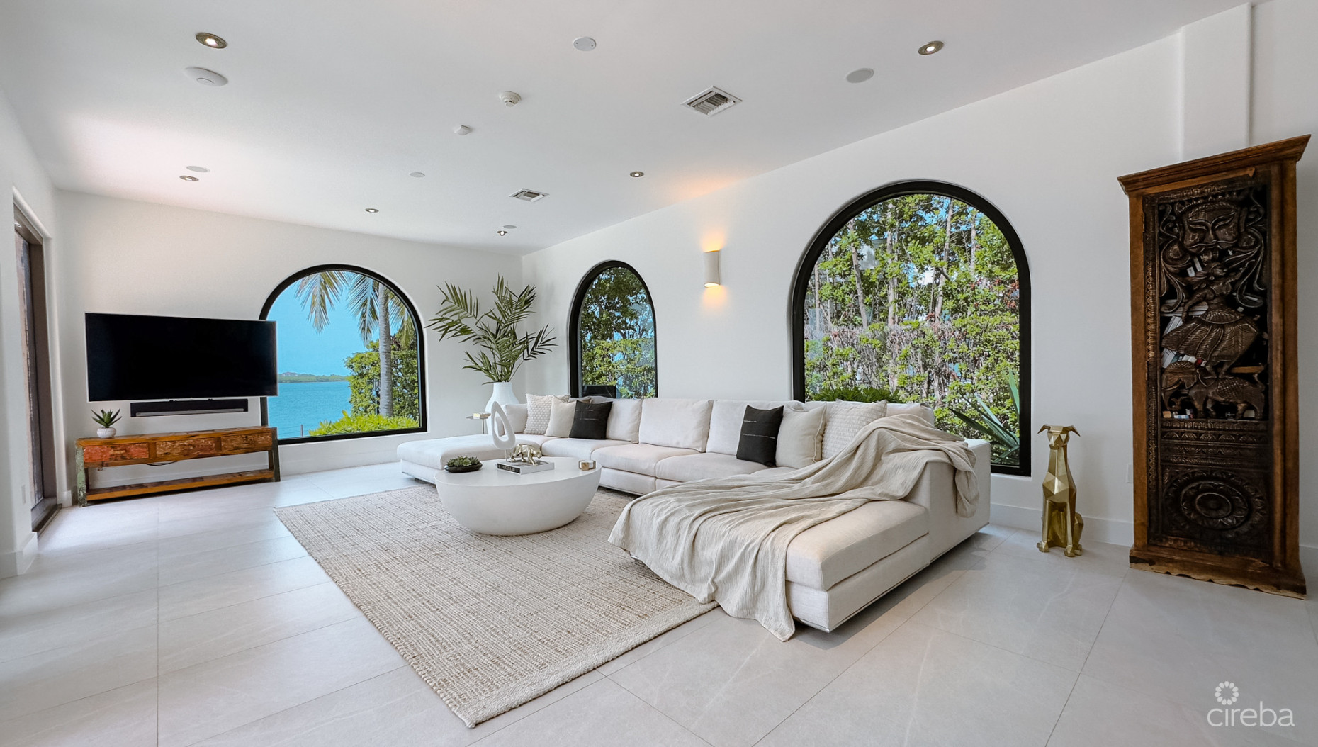 CRYSTAL HARBOUR - OCEAN FRONT HOME