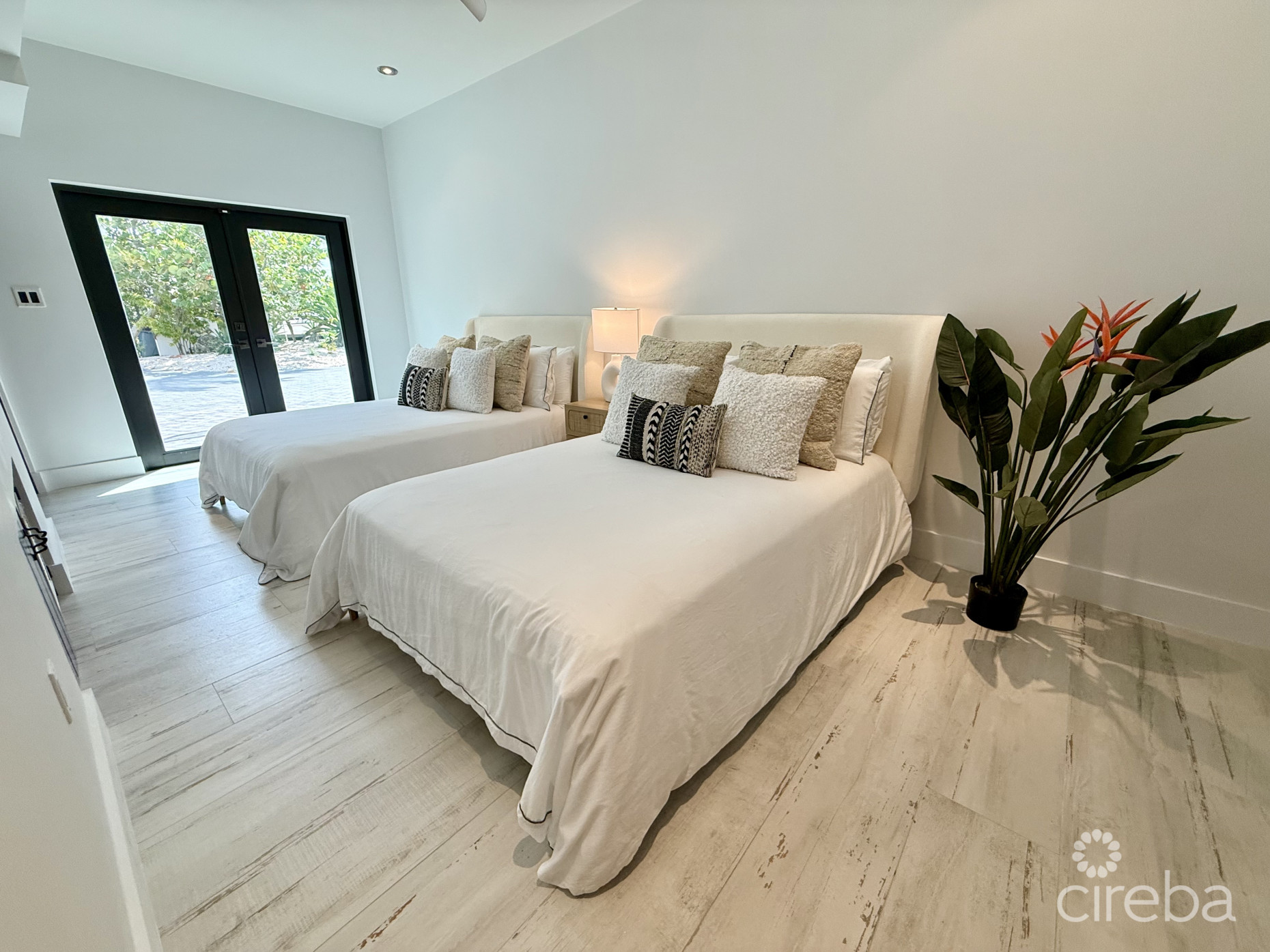 CRYSTAL HARBOUR - OCEAN FRONT HOME