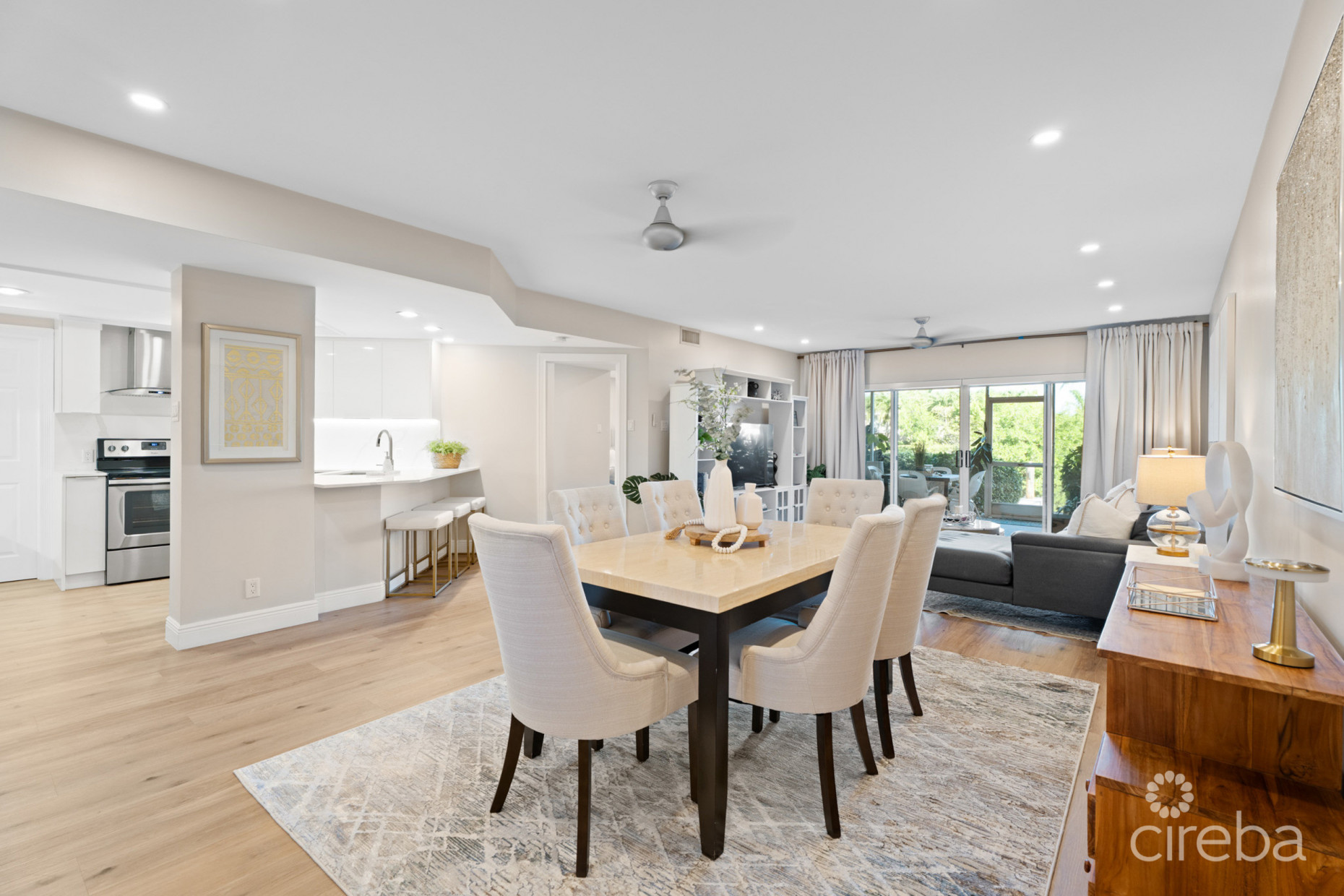 BRITANNIA, REGENTS COURT - SERENE CANAL LIVING