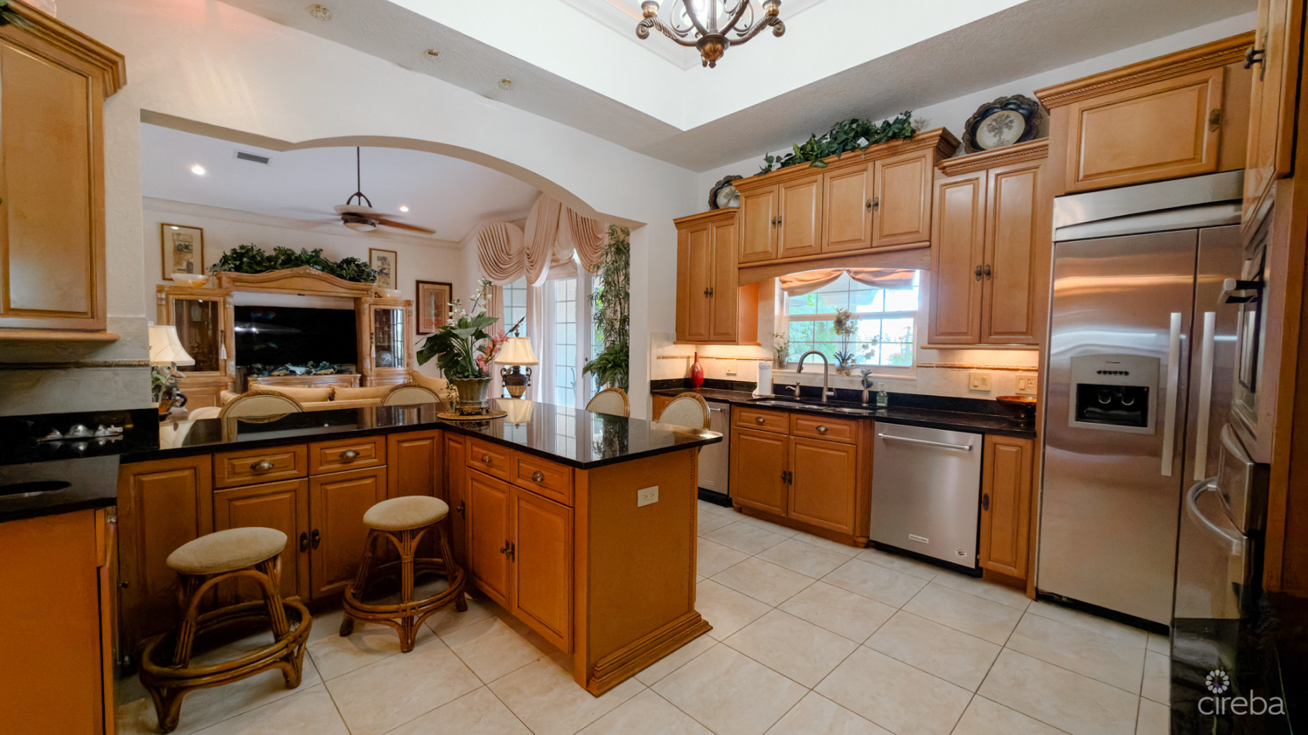 YACHT CLUB CANAL FRONT HOME 3 BED