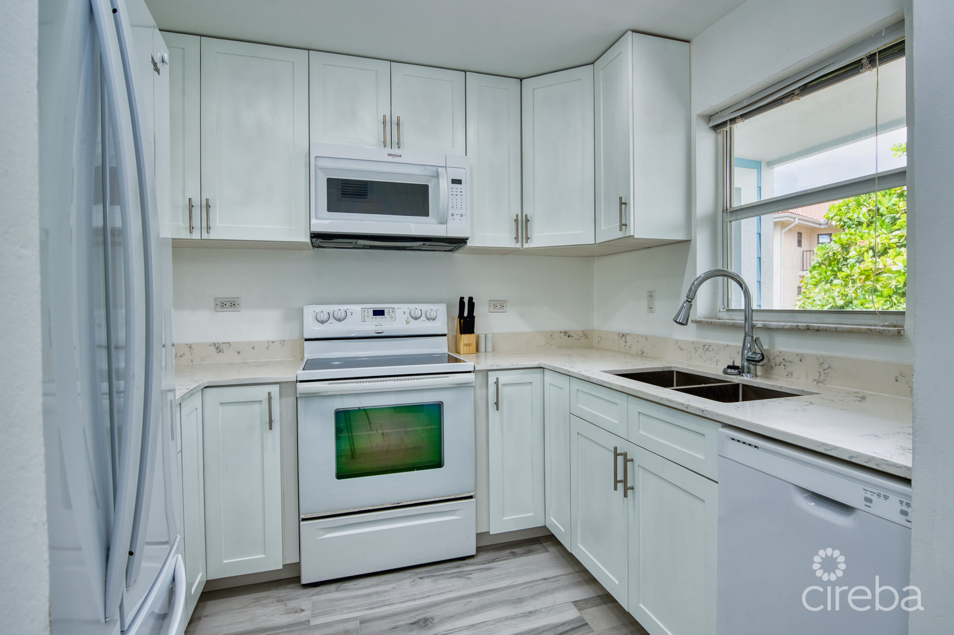 GRAPE TREE CONDO SEVEN MILE BEACH