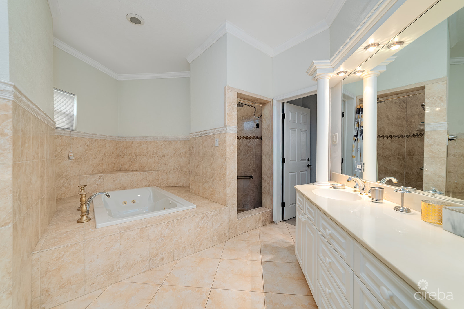 5-BEDROOM FAMILY GEM IN SAVANNAH MEADOWS  W/RENTAL UNIT