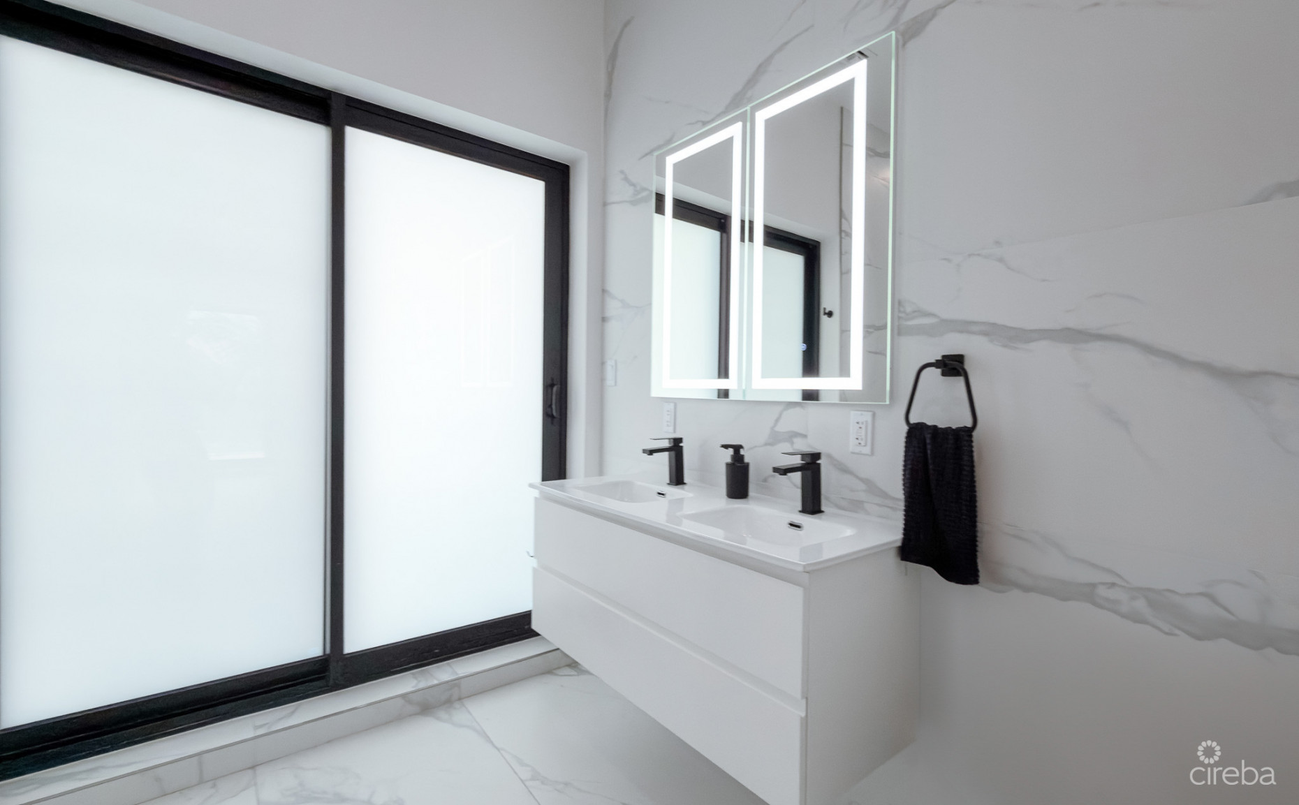 BAHIA  CORNER TOWNHOUSE 3 BED