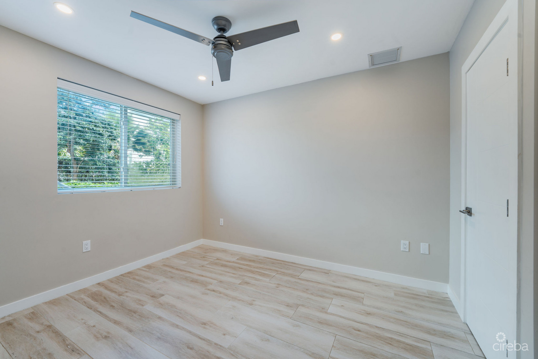 DOWNTOWN REACH - GROUND FLOOR - ONE BEDROOM