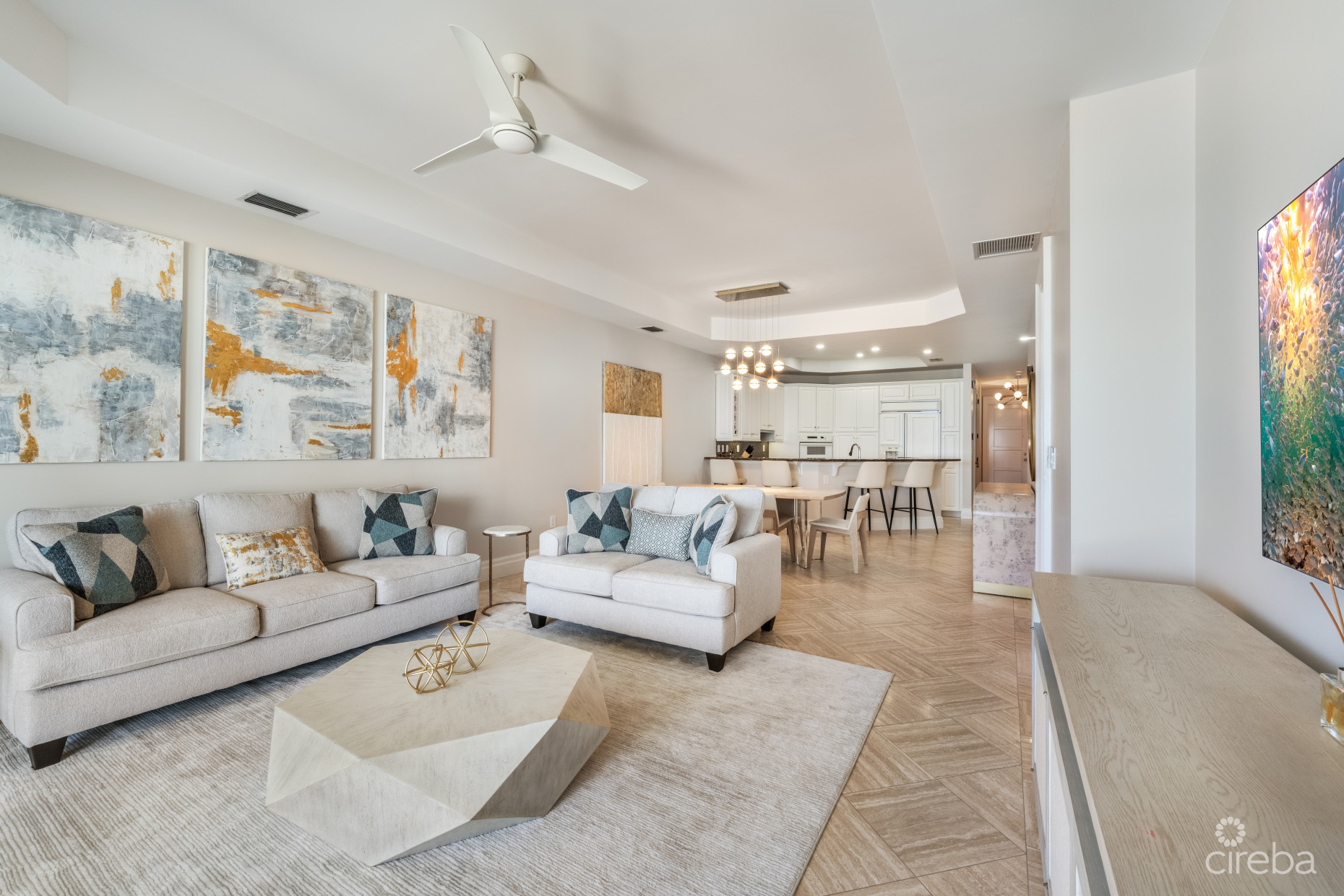 THE PINNACLE VILLA 20 WITH GARAGE