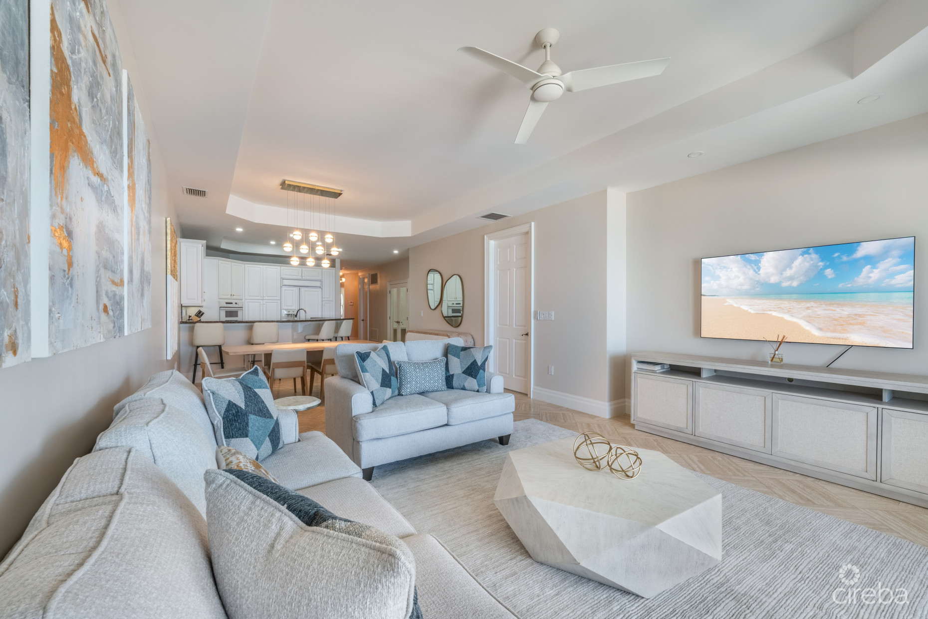 THE PINNACLE VILLA 20 WITH GARAGE