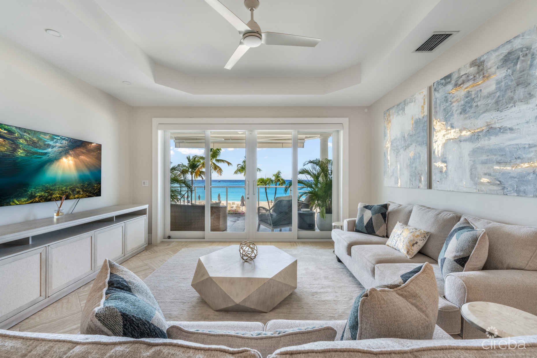 THE PINNACLE VILLA 20 WITH GARAGE