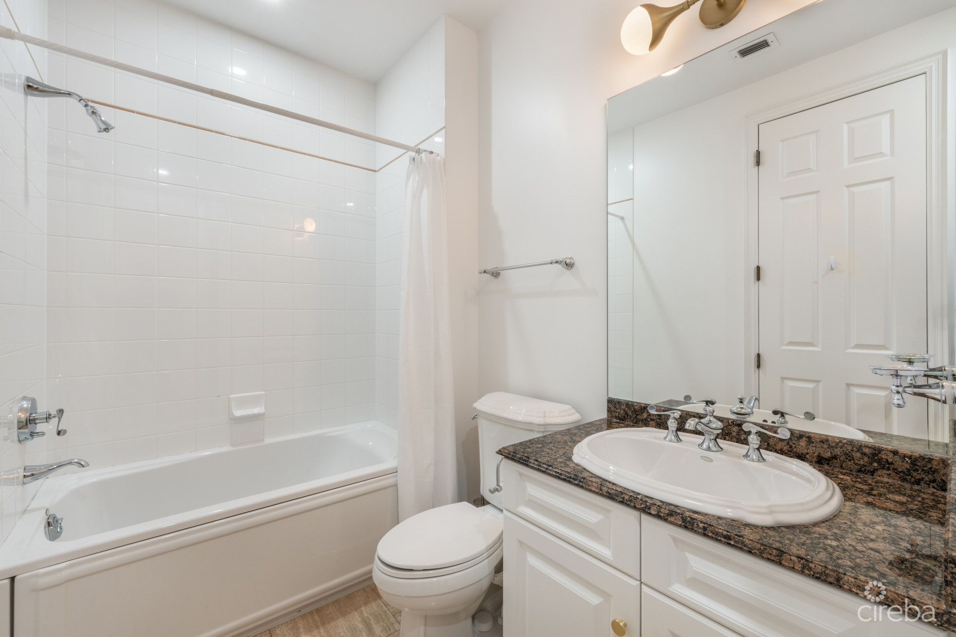 THE PINNACLE VILLA 20 WITH GARAGE