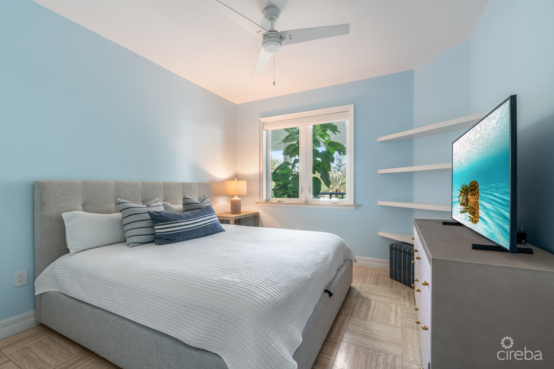 THE PINNACLE VILLA 20 WITH GARAGE