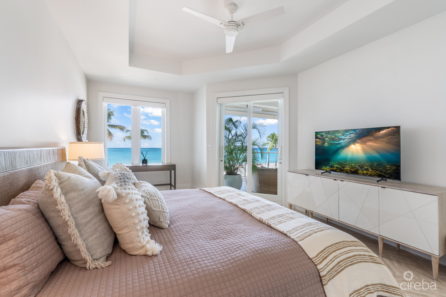 THE PINNACLE VILLA 20 WITH GARAGE