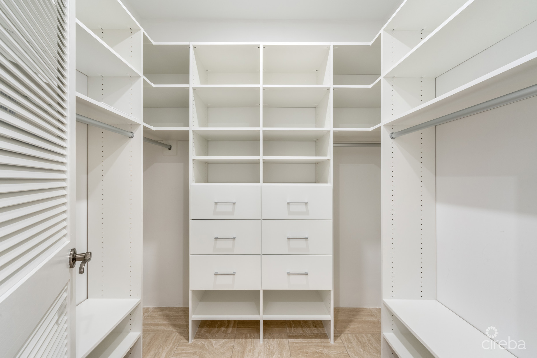 THE PINNACLE VILLA 20 WITH GARAGE