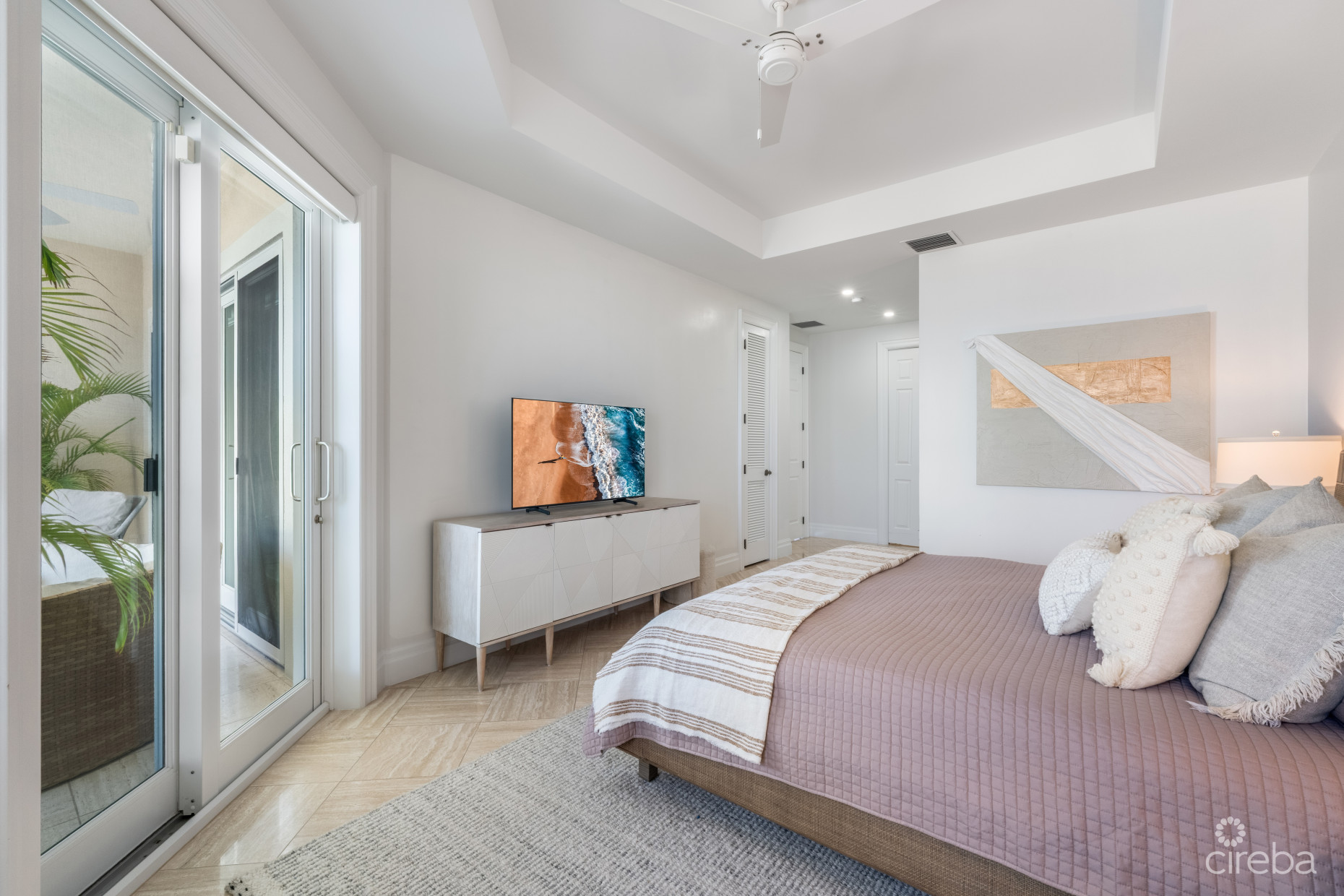 THE PINNACLE VILLA 20 WITH GARAGE