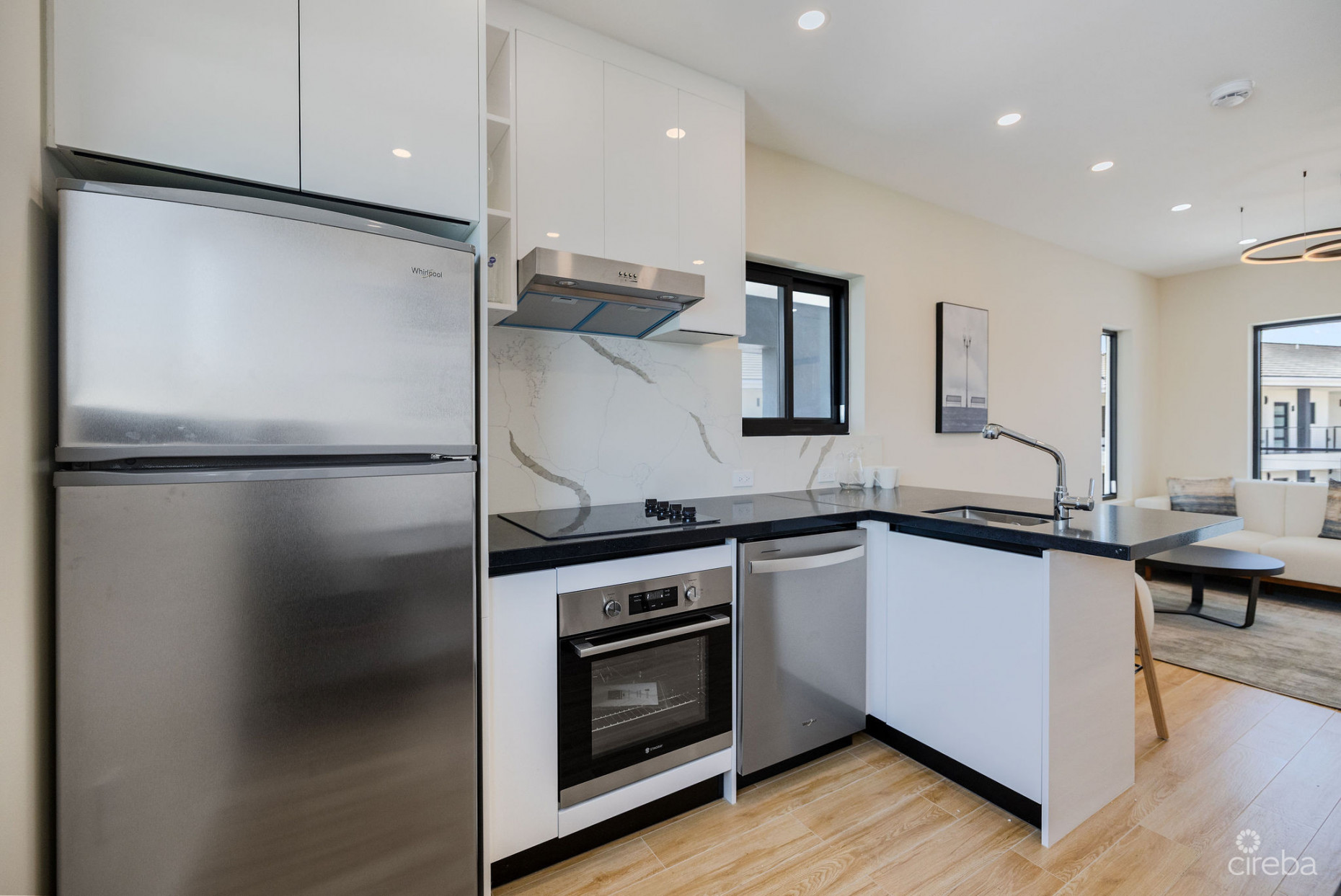 ARZA WEST BAY RUBY- UPGRADED FULLY FURNISHED 1-BED CORNER UNIT