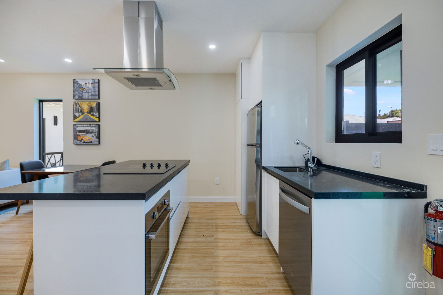 ARZA WEST BAY JADE - UPGRADED FULLY FURNISHED 1-BED/BATH CORNER UNIT