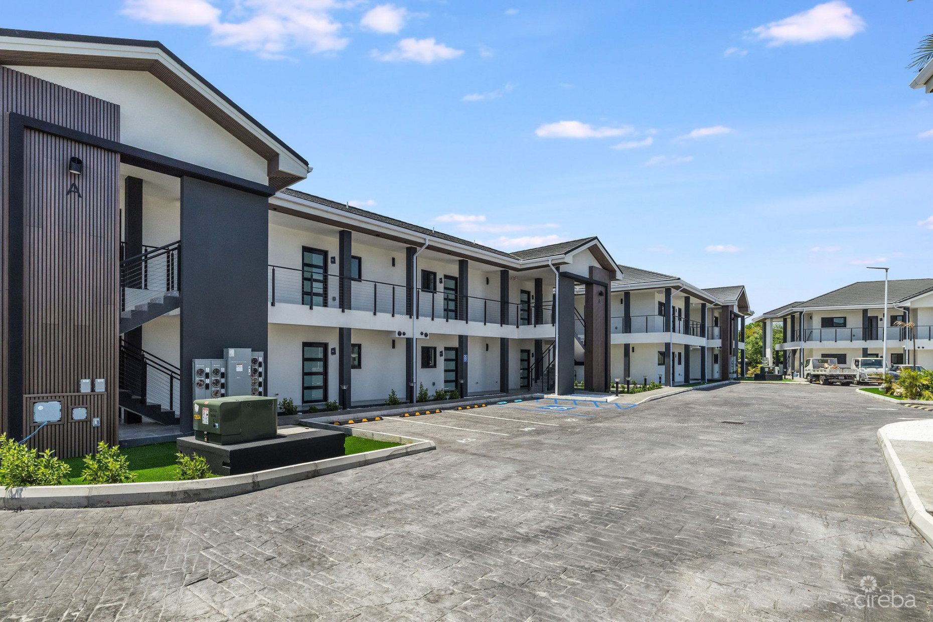 ARZA WEST BAY JADE - UPGRADED FULLY FURNISHED 1-BED/BATH CORNER UNIT