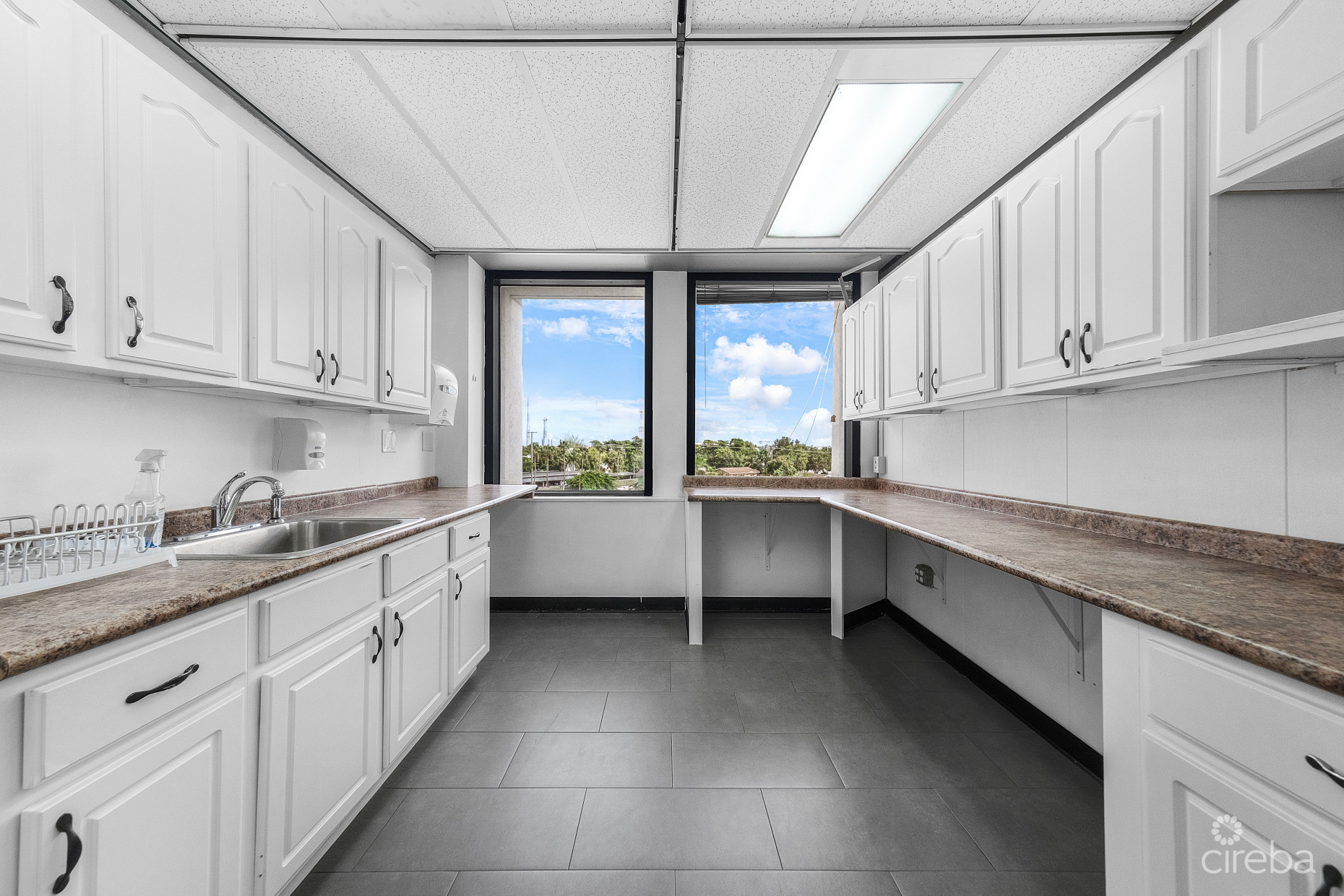 RARE  ENTIRE FLOOR COMMERCIAL OFFICE, GEORGE TOWN