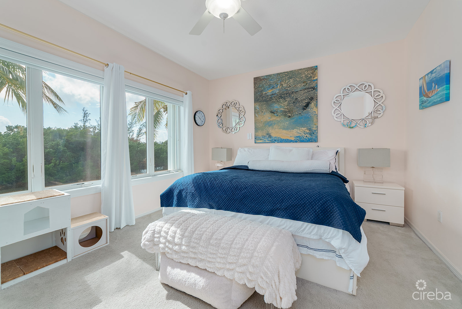 THE MOORINGS, STUNNING CANAL FRONT TOWNHOME, 3 BED 3.5 BATHROOM WITH GORGEOUS VIEWS OF THE CANAL