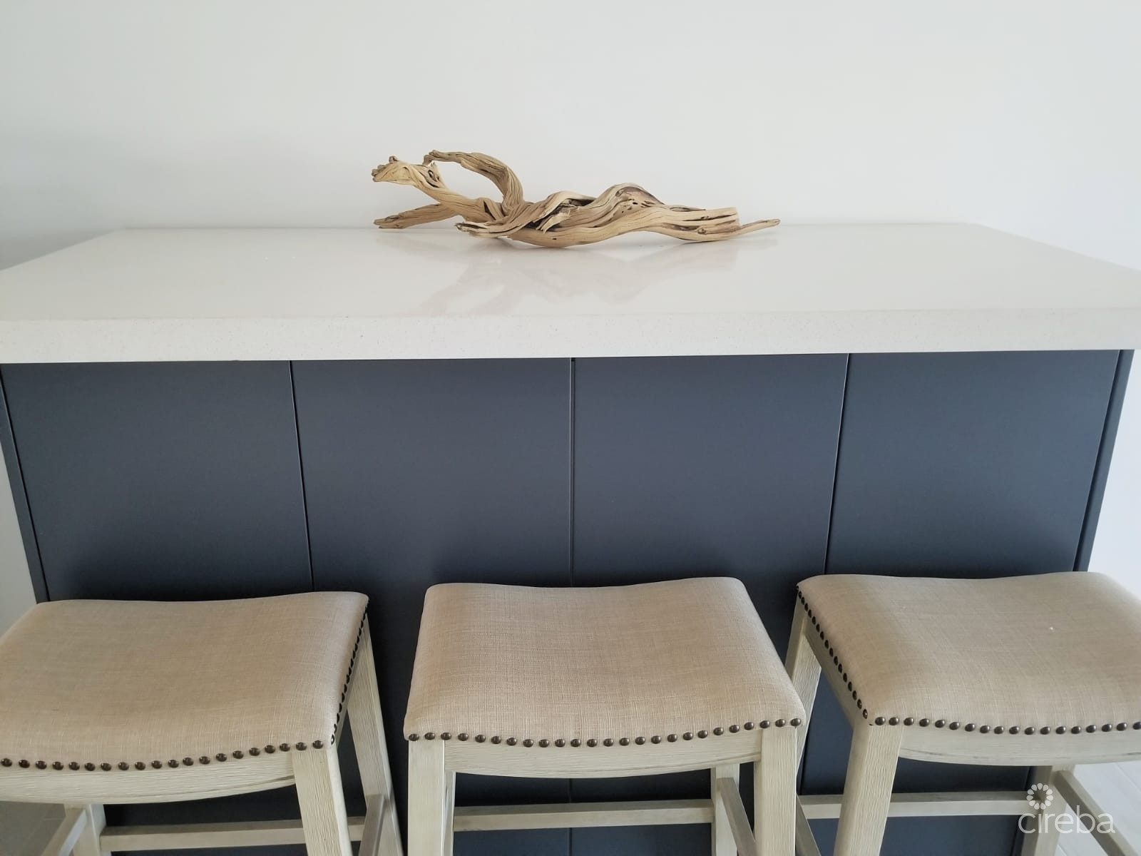 ROYAL PINES SPACIOUS TOWNHOUSE STYLE CONDO--END UNIT--FENCED BACK GARDEN