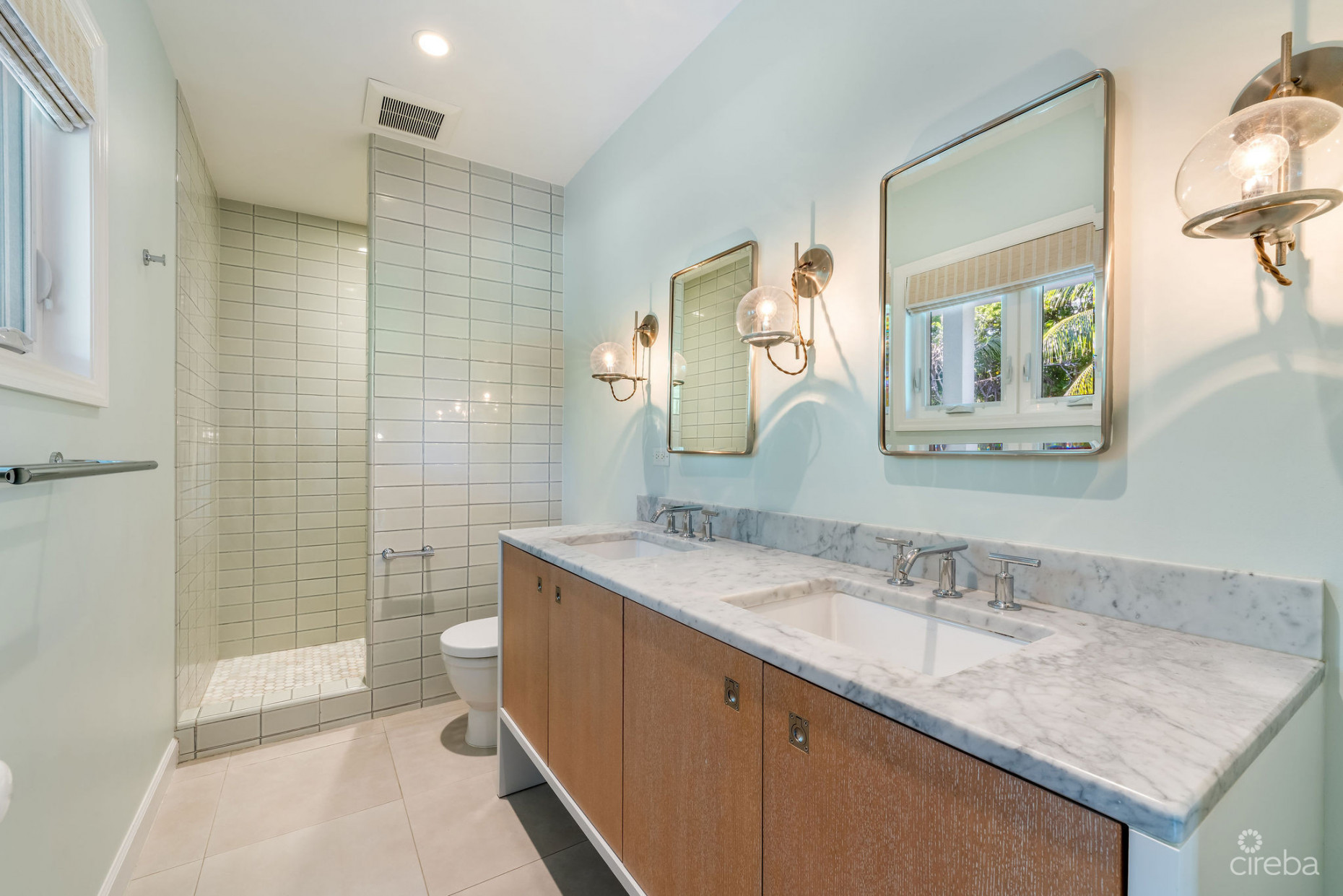 TIMELESS DESIGNER SOUTH SOUND HOME WITH POOL  AND GUEST COTTAGE